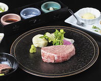 米沢牛を炭火焼肉でご堪能ください。