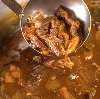 旨みが染み込んだ「絶品！牛すじ煮込み」