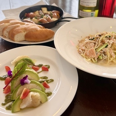 彩り鮮やかな一品や各種アヒージョ