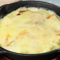 【当店の創作料理】牛肉とじゃがいものチーズ焼き