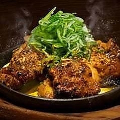 鶏もも肉のガーリックスパイス焼き