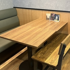 テーブル席は4名様×3席ご用意しております。
