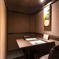 【完全個室で特別な体験を】完全個室の空間で、周囲を気にせず、心ゆくまで会話や食事を楽しめる特別な体験を提供します。友人との大切な時間や、恋人とのロマンチックなひとときにぴったりな場所です。落ち着いた雰囲気の中で、プライベートな時間を大切にできるのが、このお店の魅力。