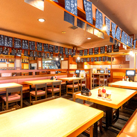 堀ごたつ席、テーブル席等様々な空間を完備。