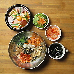 単品の定食メニューも豊富