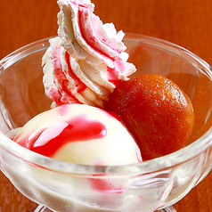 ジルジル・グラブ（当店オリジナル、インド風パフェ）【Gulab Jamoon with Ice cream】