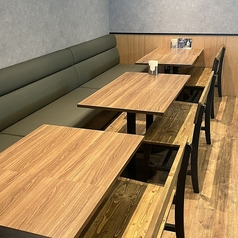 テーブル席は4名様×3席ご用意しております。