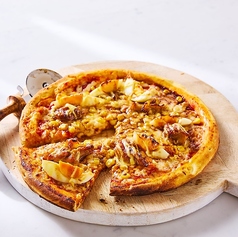 炭焼きチキンとコーンと玉子の照りマヨピザ/カルボナーラピザ