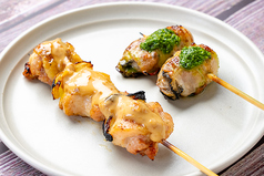 牡蠣の肉巻きバジルソース 