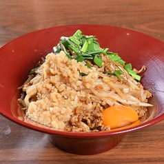 背油にんにくもやし炒め