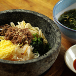 女性にも人気の石焼ヒビンバはスープ付きで748円(税込)！焼肉と相性の良い厳選した国産米を使用♪