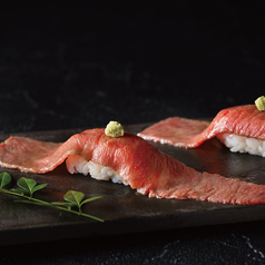 黒毛和牛 炙り握り　２貫