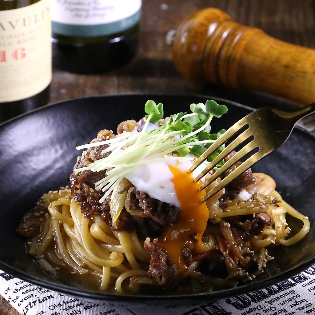 ピザ、パスタ、ドリアなどバリエーション豊かな料理メニュー☆ドリンクも３０種類以上ございます！