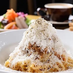 パスタ、おつまみ、デザートと多種多様のメニューが多数