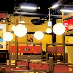 中2階のお座敷席です。テーブル席やオープンキッチンが見渡せる、開放感のあるお席となっております。