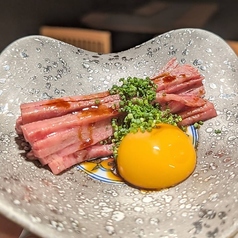 和牛ロース炙りユッケ