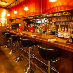 当店のカウンターのお席はデートにもおすすめです◎ 雰囲気の良い空間でおいしい料理とお酒をお楽しみください！