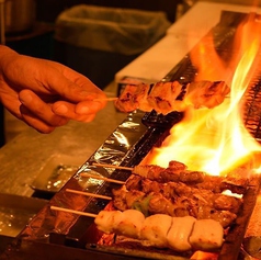 備長炭で焼き上げる焼きトン・焼き鳥！