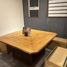 5名様までご一緒に座れて少し離れているお席となりますので、ゆったりとお寛ぎ下さい!