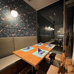 片方ソファ席の ４名様席