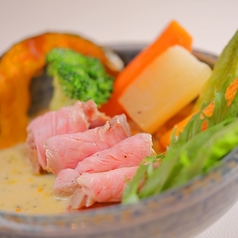 広島県産瀬戸もみじ豚と季節野菜たっぷりのスープカレー