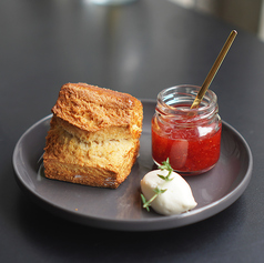 全粒粉スコーン　ストロベリージャム付き