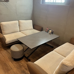 ソファー席はゆったりとお食事やお酒をお楽しみいただくのにピッタリです。