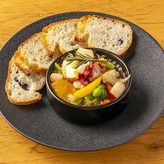 真ダコと農園野菜の彩りアヒージョ