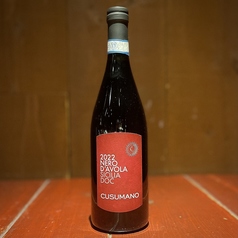 グラス赤ワイン・クズマーノ ネーロダーヴォラ