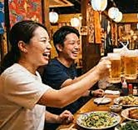 元気なスタッフがお出迎え！安くて旨い屋台メシで乾杯♪
