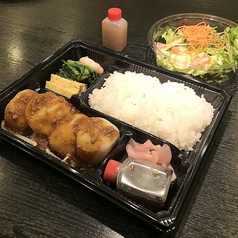 麻婆水餃子弁当デラックス（４個）（サラダ付き）