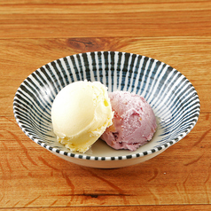 お芋とバニラの2色アイス/本日のアイス（バニラ）　各