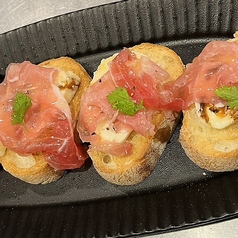 干し柿バターと生ハムのブルスケッタ
