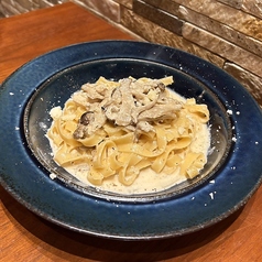 佐賀県産みつせ鶏蒸し鶏とキノコのポルチーニクリームソース