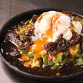 料理メニュー写真&nbsp;牛スジこんと温玉のねぎ玉焼き