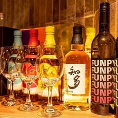 【料理を引き立てる厳選ワインとお酒の数々!】