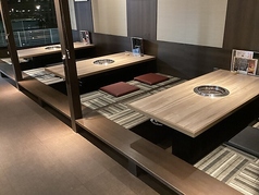 最大80名様以上の貸切にも対応しております。会社宴会や二次会など、大人数での集まりにも是非ご利用くださいませ。お集まりに最適な各種コース料理もご用意しております。貸切をご要望の際はお気軽に店舗へお問い合わせください。