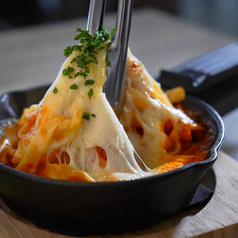 粗挽き肉と木の子のラグー　とろけるチーズのグラタン仕立て