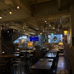 FOREVER CAFE&OYSTER BAR フォーエバーカフェ&オイスターバーの雰囲気1