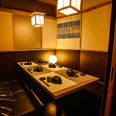 普段使いのお食事などカジュアルな飲み会にもおすすめの個室席！新横浜駅近で気軽に立ち寄れる雰囲気でお寛ぎいただけます！