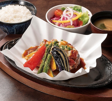 豪州産ハンバーグと和牛スジ肉とのコラボレーション！の写真