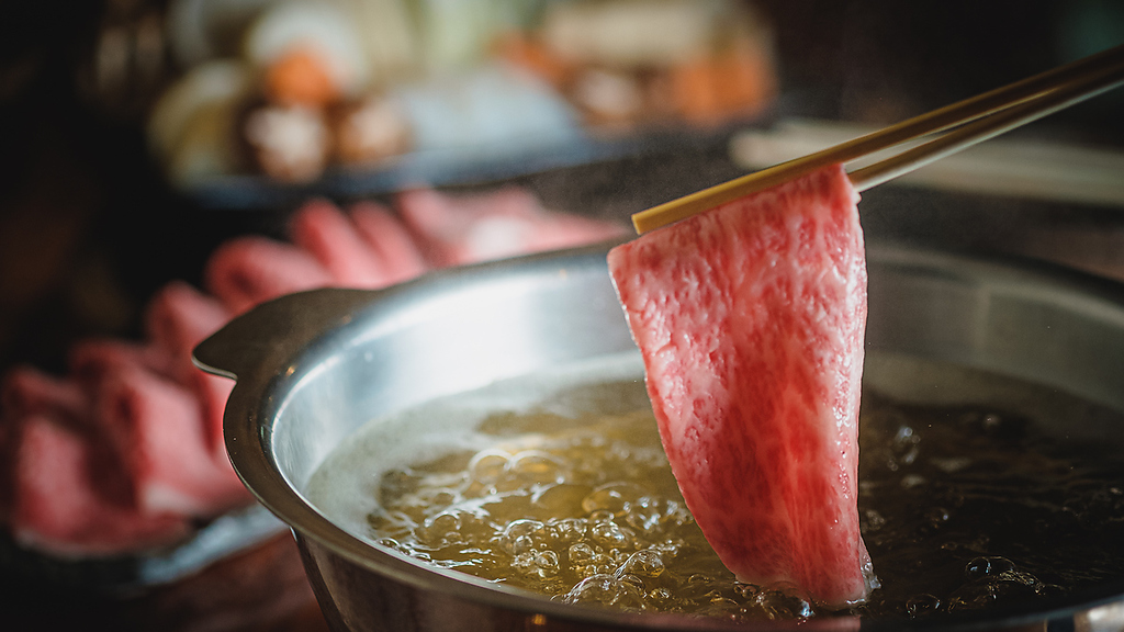 A5ランクの極上霜降り肉を堪能できるしゃぶしゃぶコースを4,500円～ご用意しております。