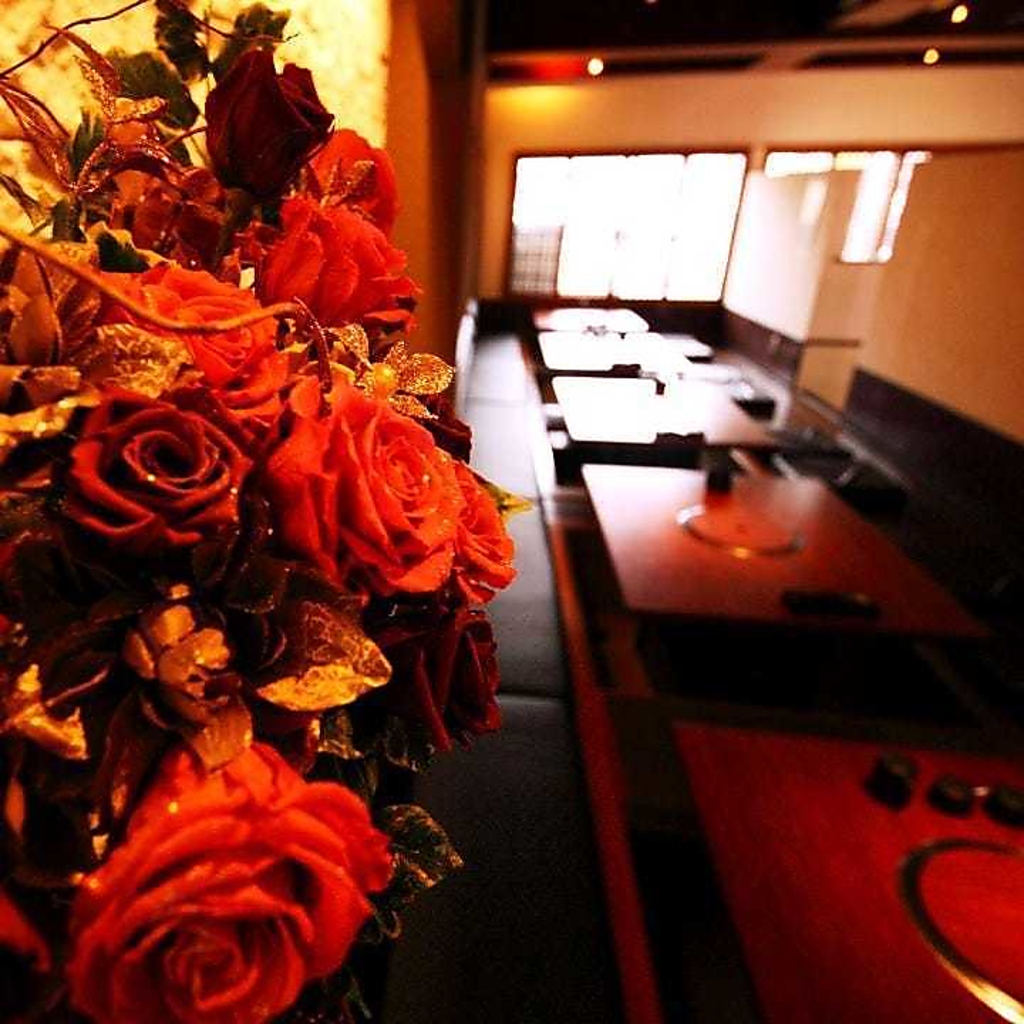 小山駅東口から少し離れた場所にある静かな大人の隠れ家です。心安らぐひとときをお過ごしください。