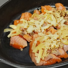 サーモン炙りマヨチーズ