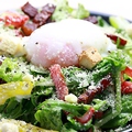 料理メニュー写真 彩り野菜のシーザーサラダ