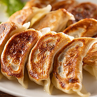 ＜全9種類の自家製餃子＞全て手包み♪焼き餃子＆水餃子