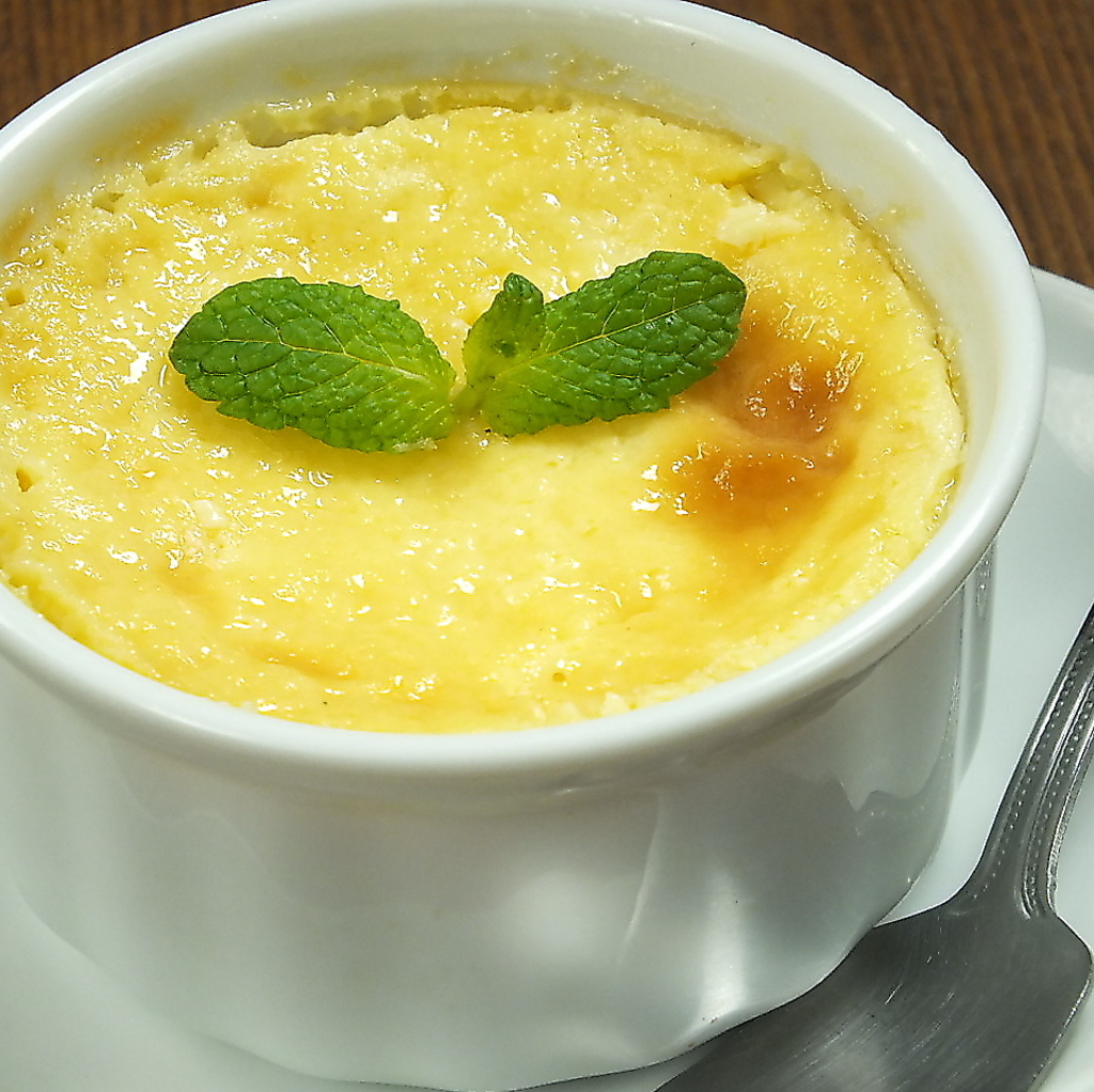 焼肉の締めに甘いデザートはいかがでしょうか？『自家製濃厚焼きプリン』甘い香りがたまらない♪