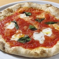 料理メニュー写真 飛騨高山モッツァレラとバジルのピザ