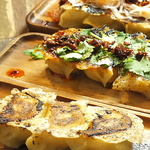 【365焼き餃子】をトリュフ塩とレモン＆ブラックペッパーで♪そのほかにも炙りチーズ焼き餃子など！