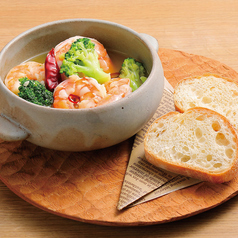 【ディナー限定】海老とブロッコリーのアヒージョ